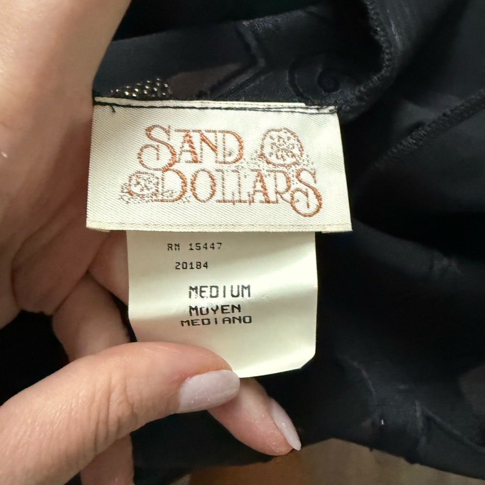Sand Dollars Black Sarong - Picture 5 of 5